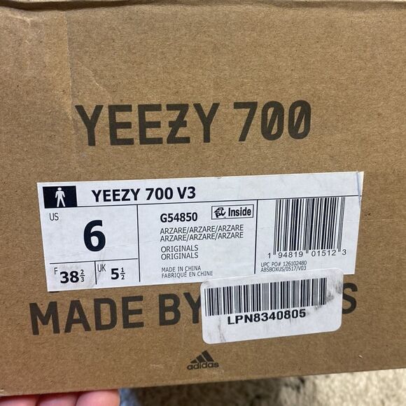 ADIDAS YEEZY 700 V3 ARZARETH - Picture 9 of 11